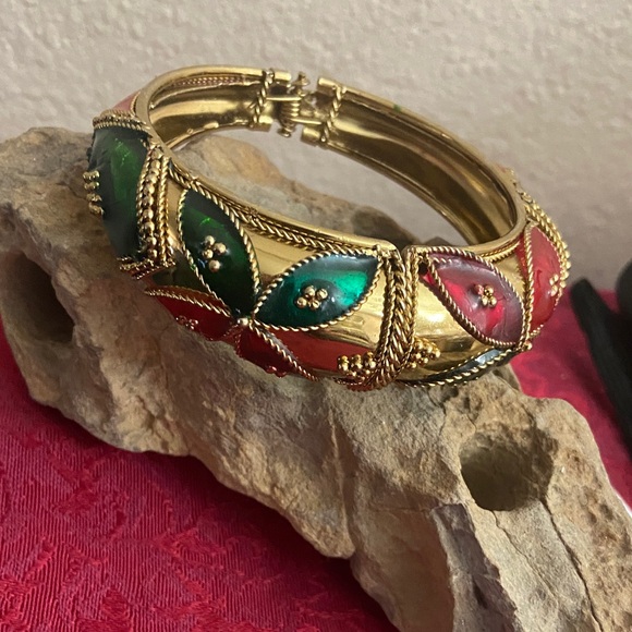 Vintage 90s Gold Tone Green & Red Hinged Clamper Bracelet - Picture 1 of 8